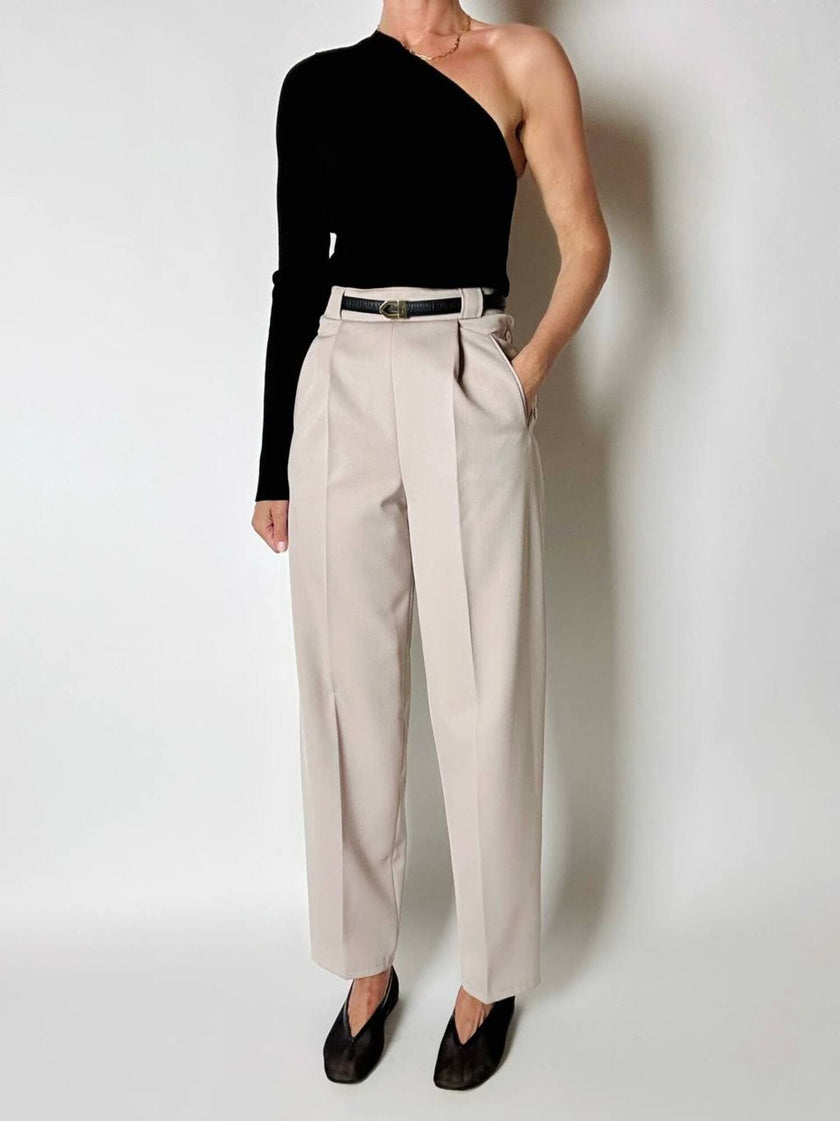 Pantalone vintage in fresco di lana greige con pince e abbottonatura su ambo i lati