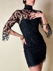 Mini abito sartoriale in tulle nero con ricami floreali