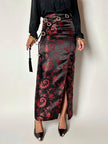 Gonna lunga a tubino in raso jacquard nero e rosso fantasia floreale