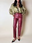 Pantalone in pelle mattone rosato a vita alta con pince e cintura in coordinato La Matta