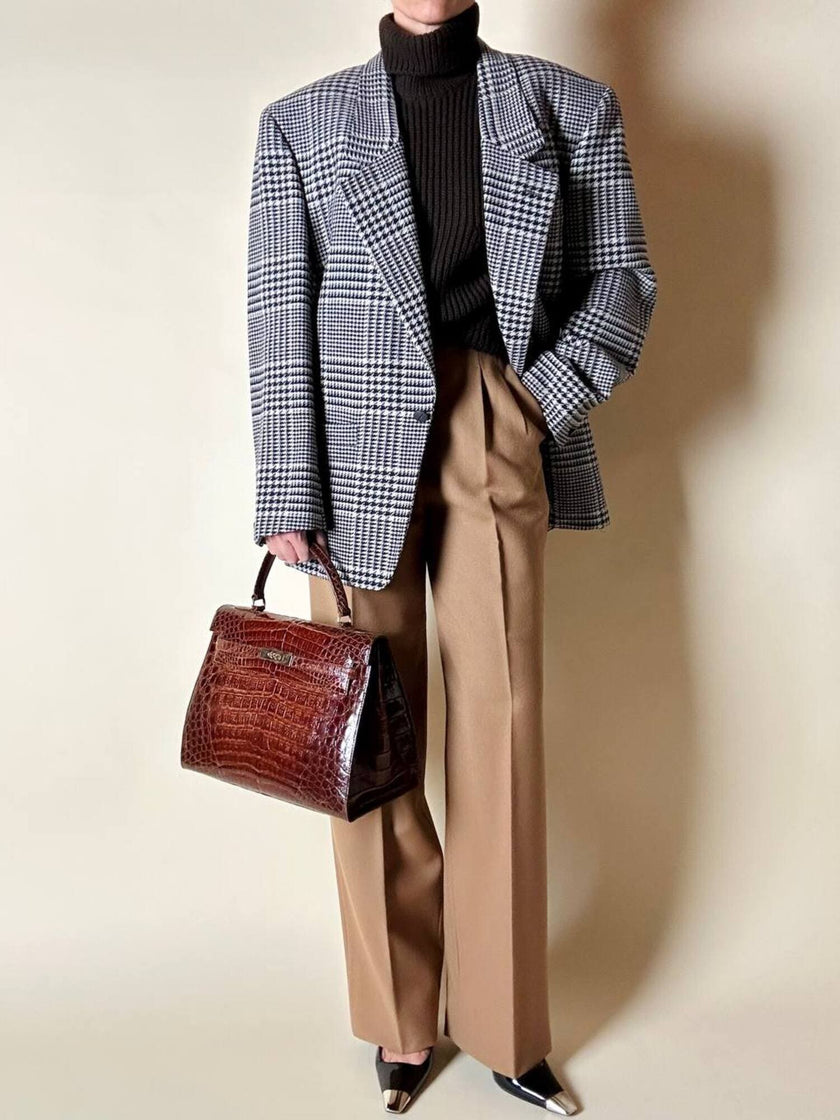 Borsa a trapezio in pelle di coccodrillo color cognac con tracolla e hardware oro Idra