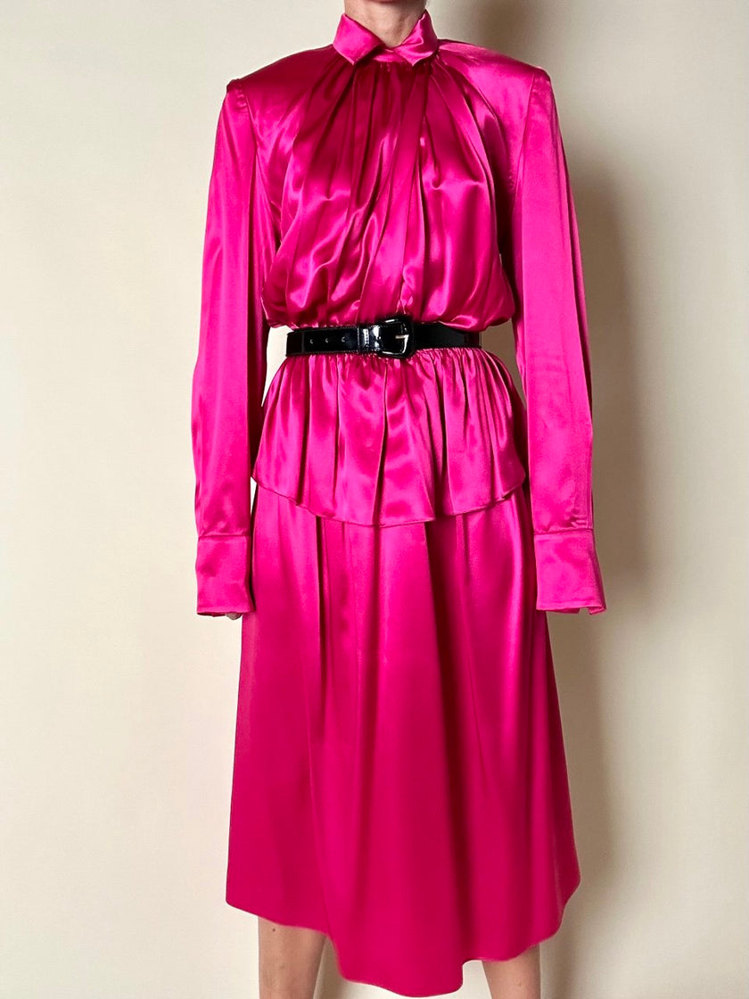 Abito longuette in raso di seta fucsia “Mulberry”