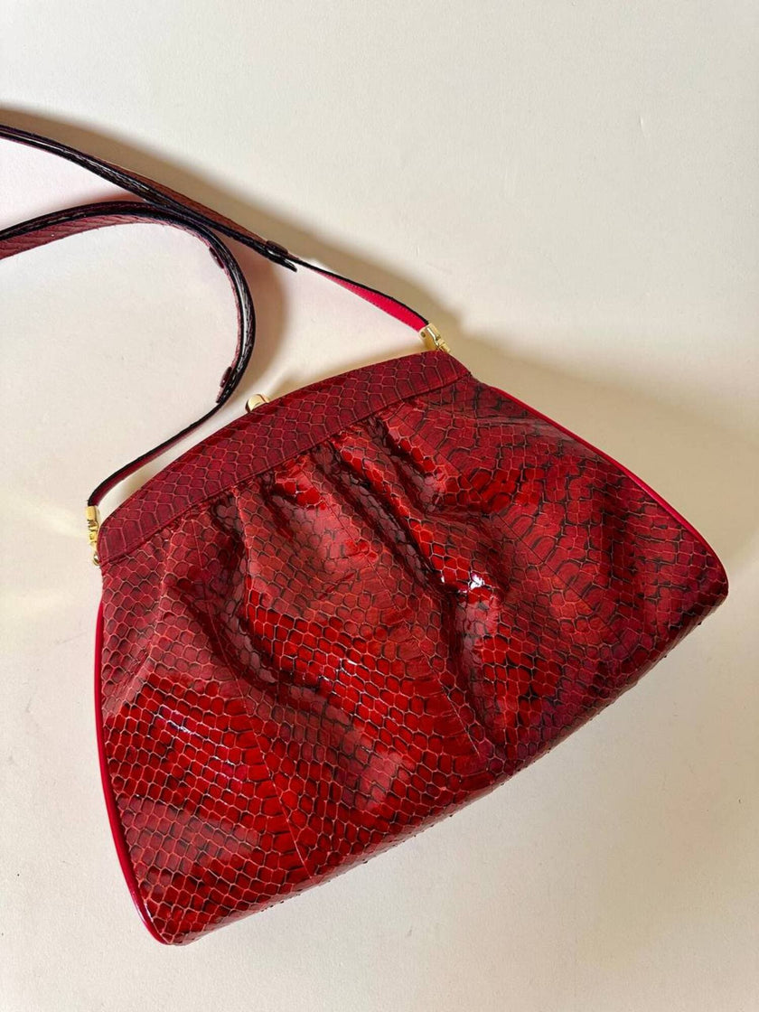 Pochette in whips rossa con tracolla regolabile