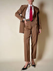 Tailleur giacca/pantalone in rasato di lana color caramello “Byblos”