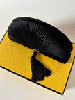 Pochette vintage Guy Laroche forma a ventaglio in raso nero con nappa couture