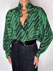 Camicia vintage in fresco di lana e seta verde smeraldo con fantasia grafica astratta