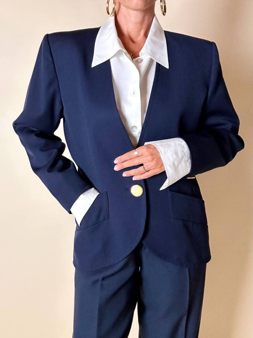 Blazer vintage Yves Saint Laurent en laine rasée bleu nuit avec boutons dorés logotés