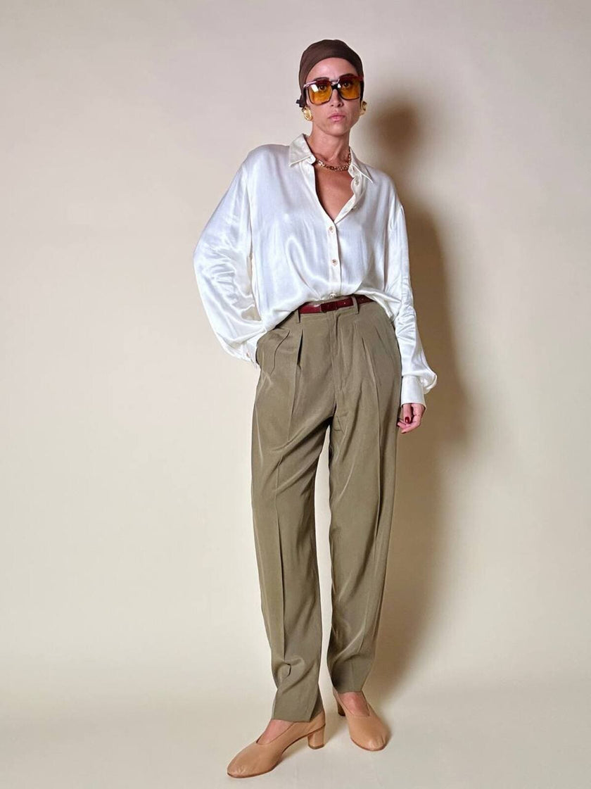Camicia in raso avorio con bottoni gioiello “Divina”