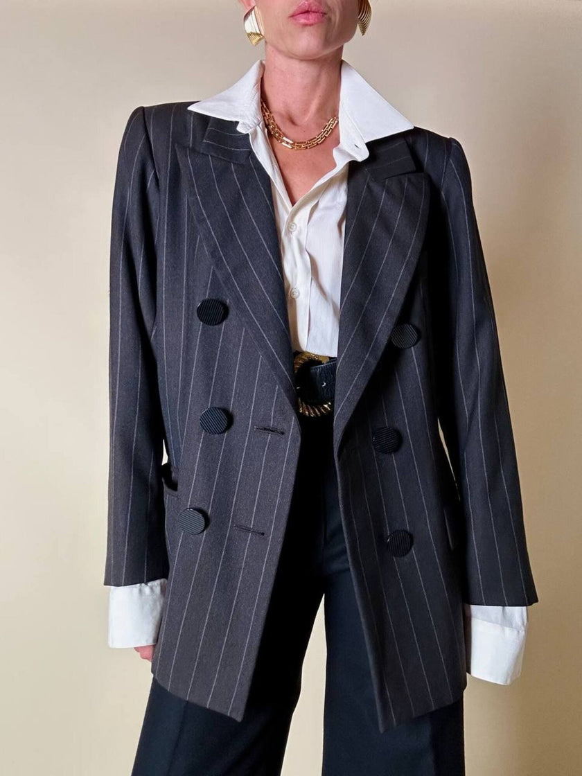 Blazer doppiopetto in rasato di lana grigio gessato con maxi bottoni neri  “Yves Saint Laurent”
