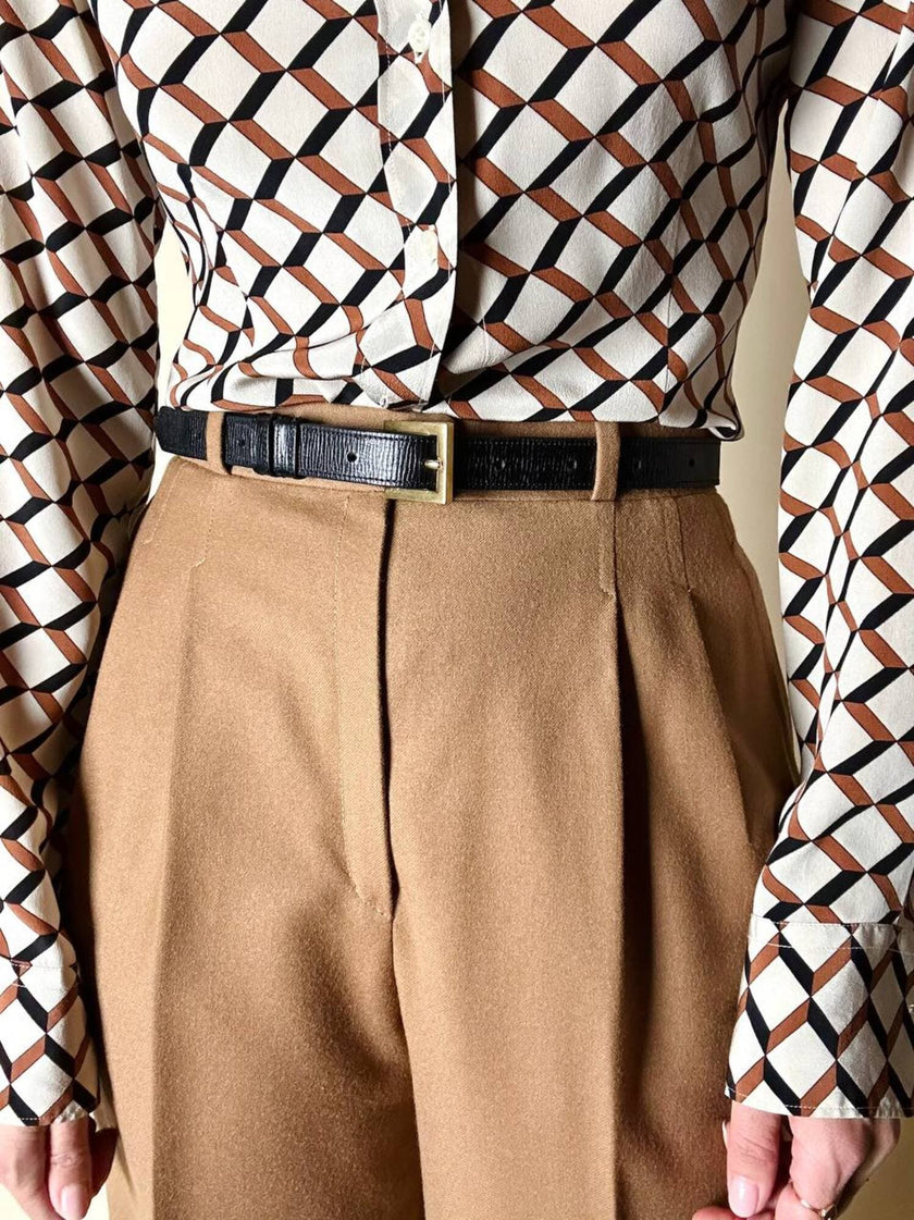 Cintura vintage Fendi in pelle nera con fibbia dorata