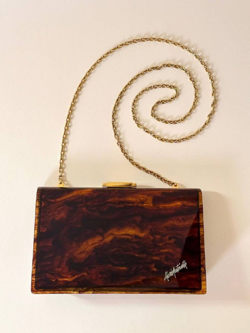 Bolso rígido Marie Antoinette de lucita con efecto carey y correa de cadena dorada