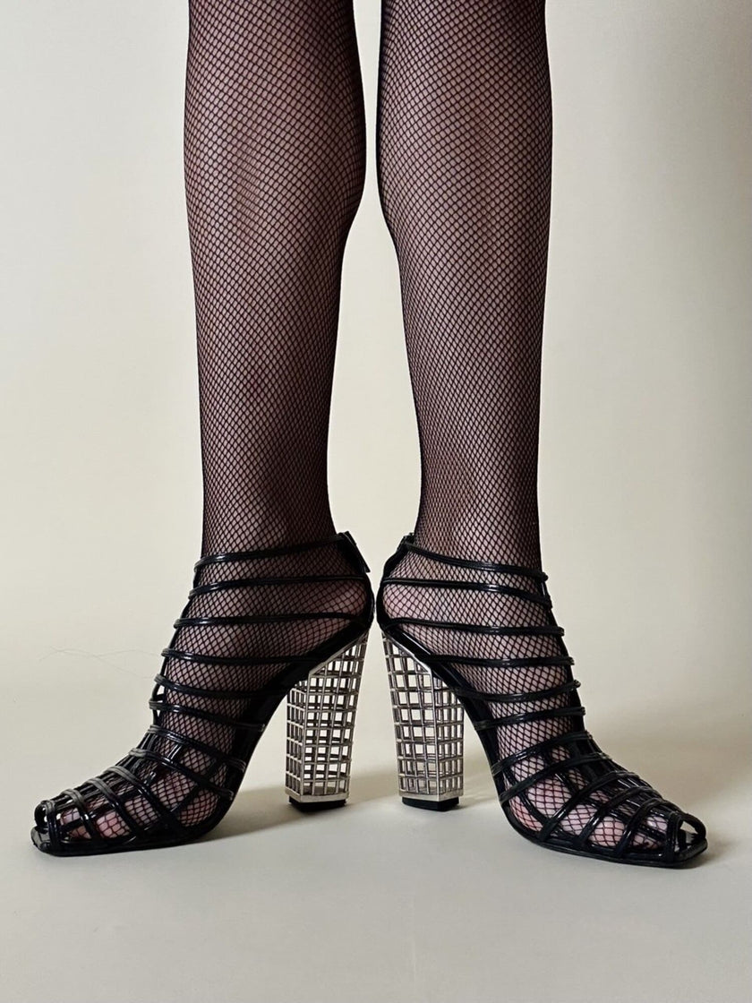 Sandali Cage Yves Saint Laurent in Vernice Nera con Tacco Scultura – SS 2009