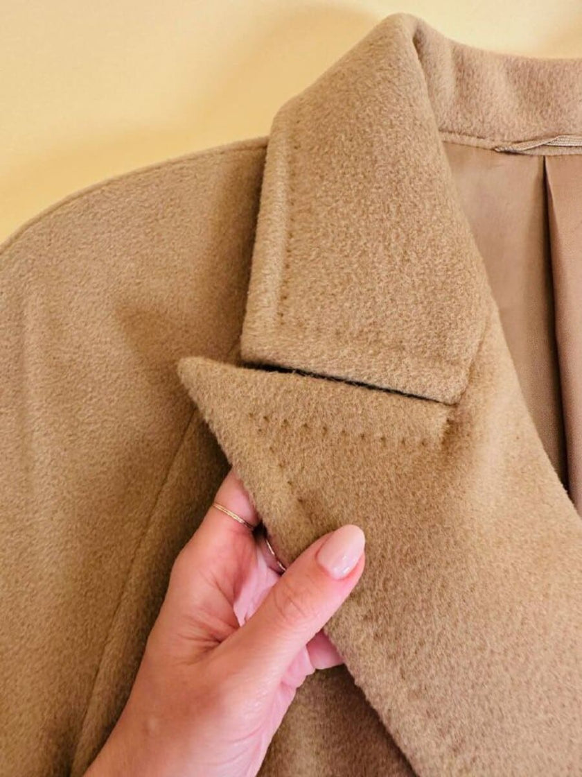 Cappotto doppiopetto in drap di lana cammello 