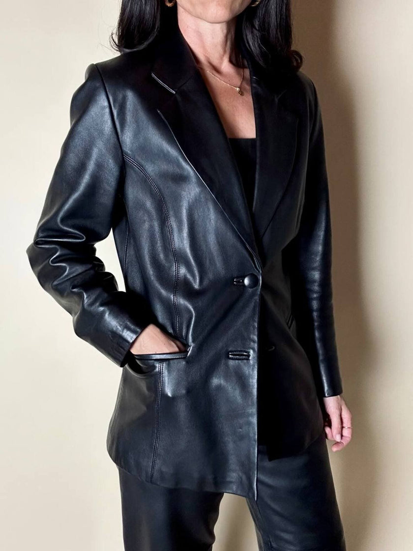 Blazer vintage in pelle nera Elizé Paris sciancrato con bottoni ricoperti in pelle