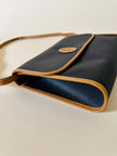 Borsa messenger in pelle nera stampata con profili cuoio “Yves Saint Laurent”
