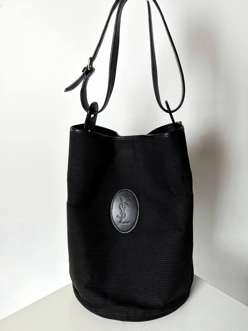 Secchiello vintage Yves Saint Laurent in tessuto nero millerighe con riporti in pelle