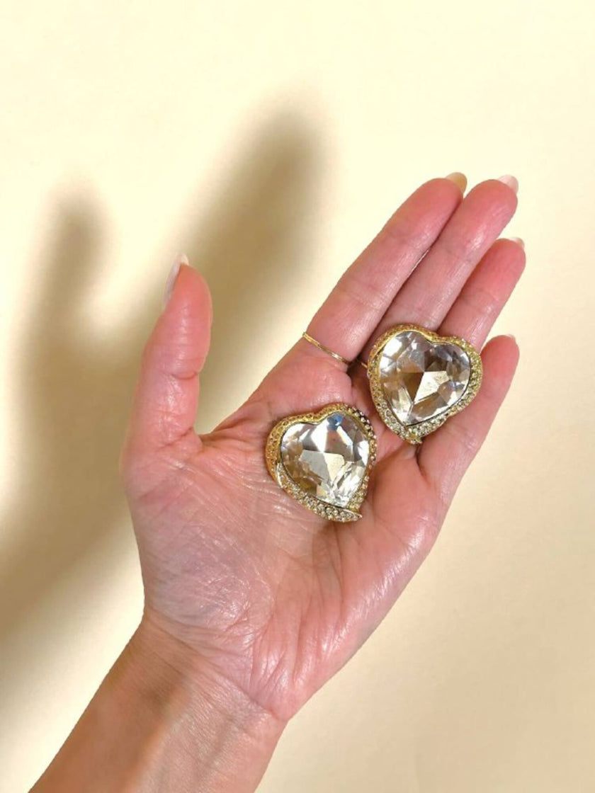 Clip oro con maxi cristalli a forma di cuore “Yves Saint Laurent”