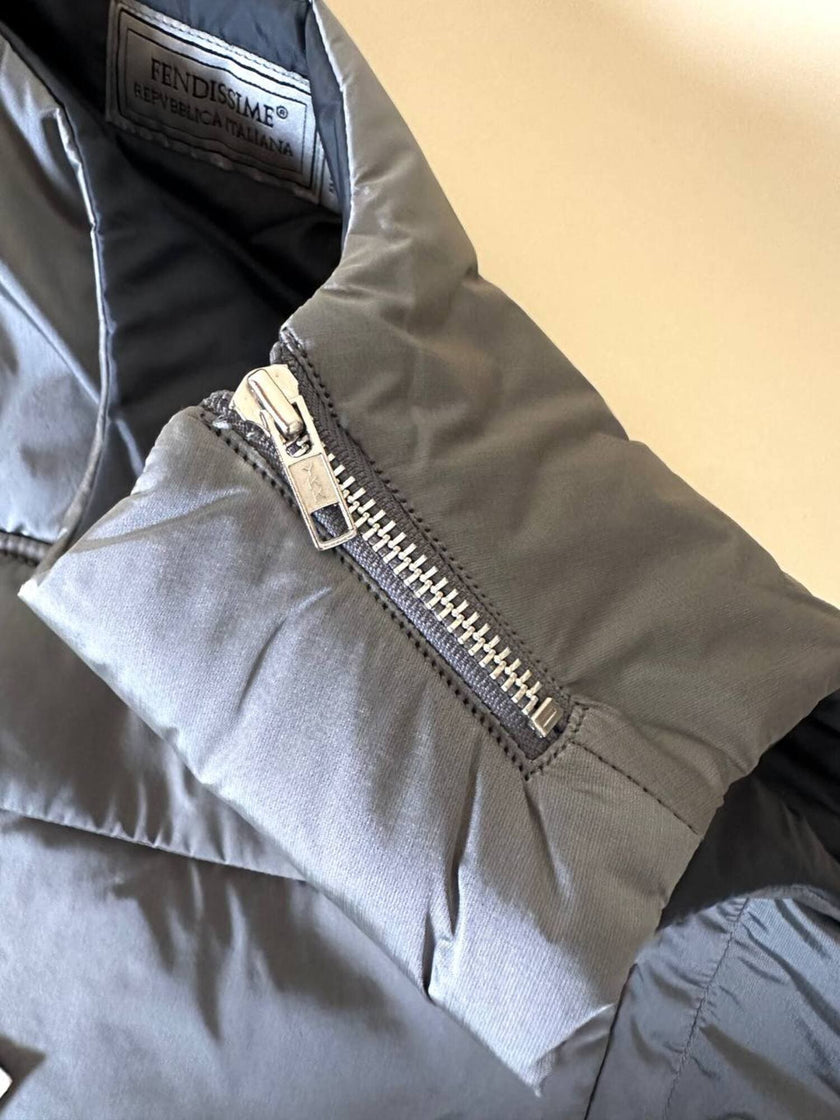 Gilet tecnico imbottito in nylon argento “Fendissime”