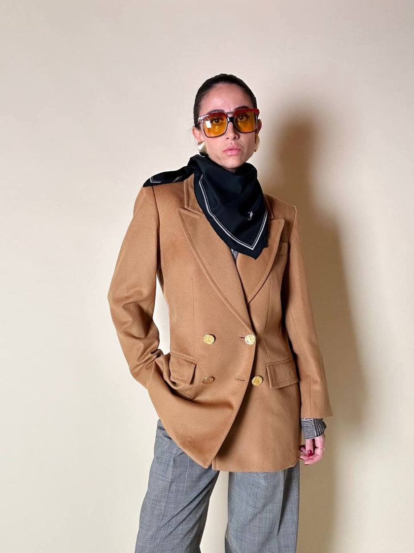 Blazer doppiopetto in lana color biscotto con bottoni dorati “Yves Saint Laurent”