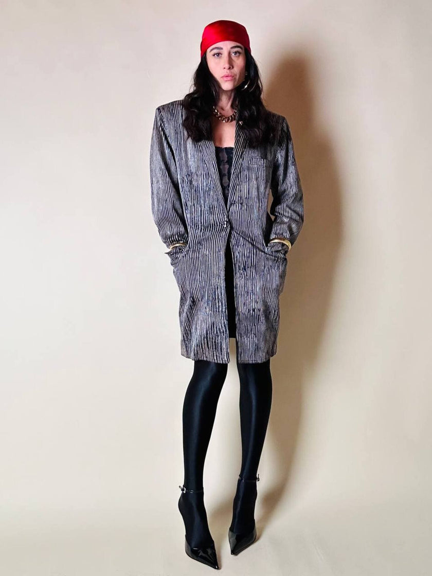 Blazer lungo in raso di seta a righe bianche e nere “Gianni Versace”