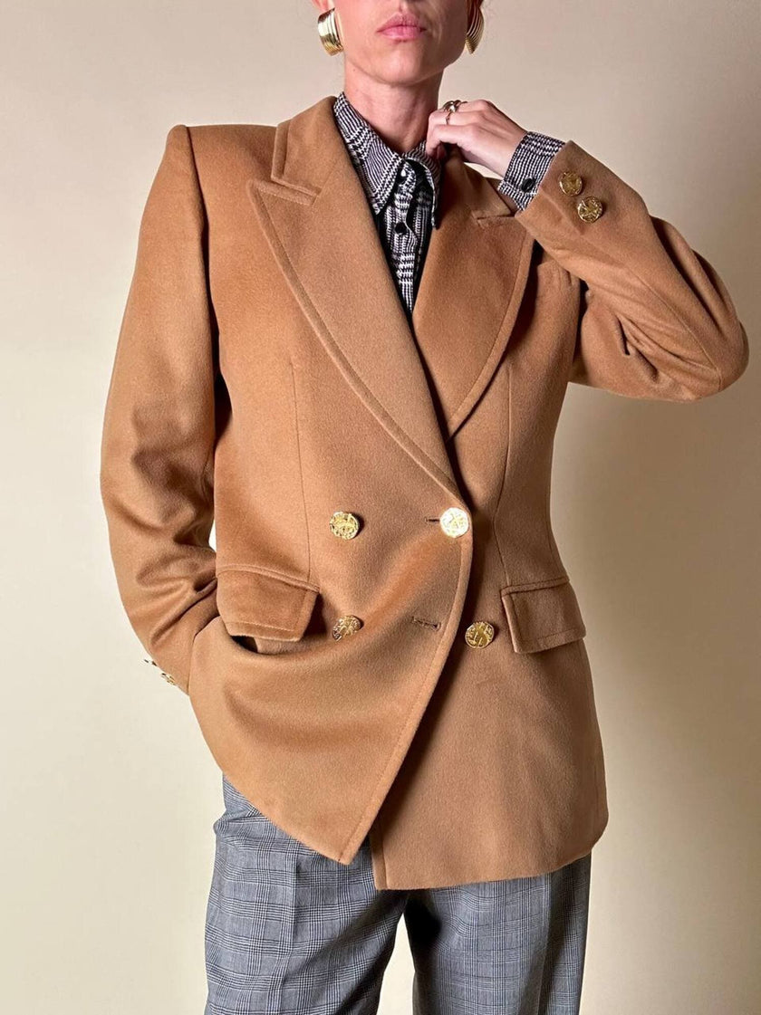 Blazer doppiopetto in lana color biscotto con bottoni dorati “Yves Saint Laurent”