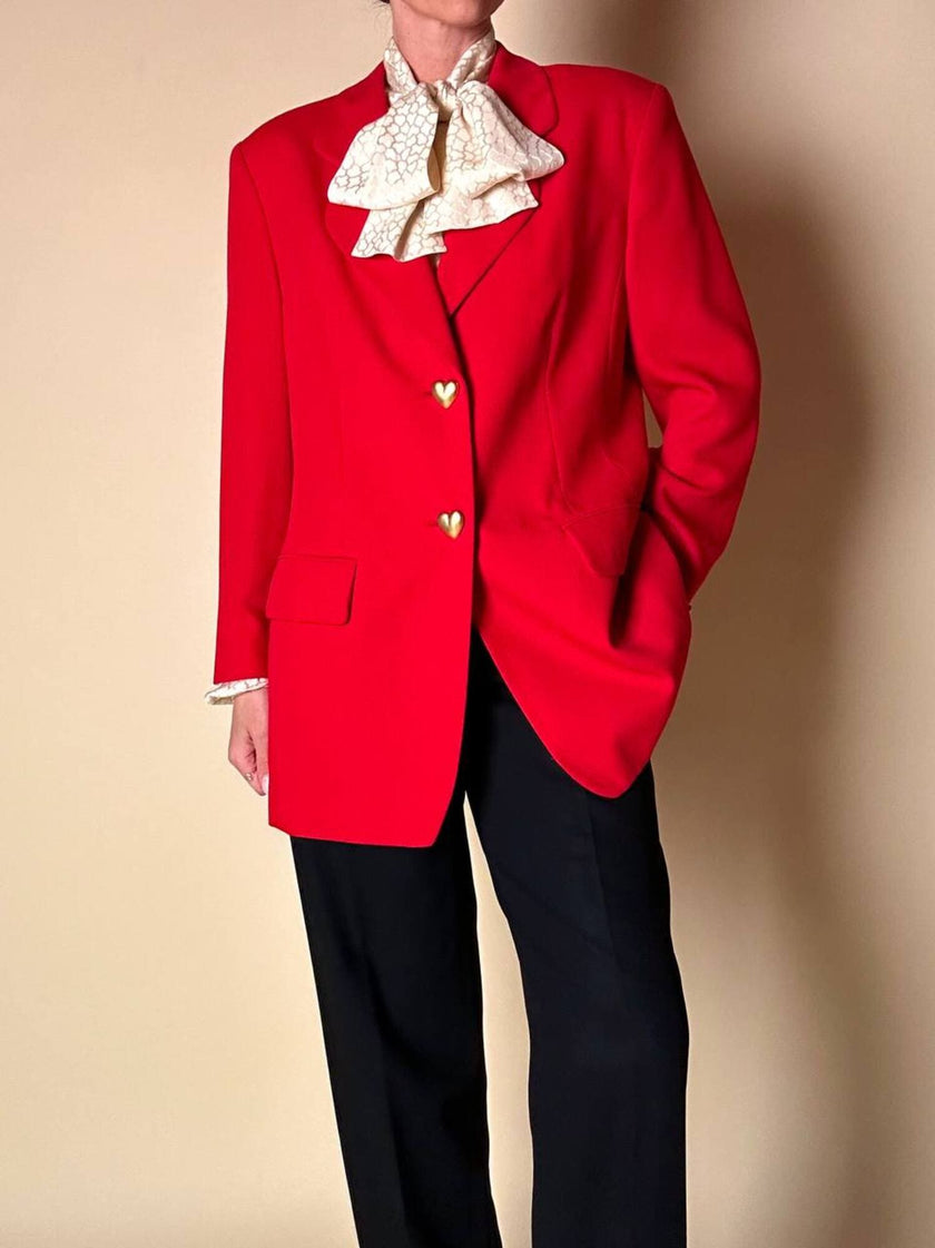 Blazer rosso con bottoni dorati a forma di cuore “Mondì”