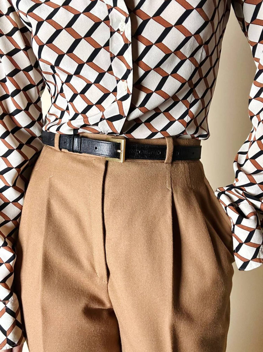 Cintura vintage Fendi in pelle nera con fibbia dorata