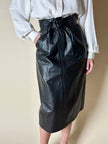 Gonna longuette vintage in pelle nera con cinturini regolabili in vita