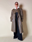 Trench doppiopetto in pelle color fango con interno imbottito