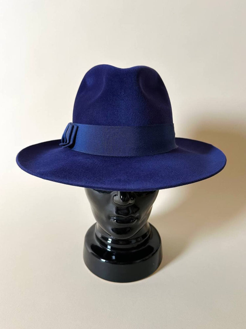 Cappello Fedora vintage blu lapislazzuli con cinta canneté tono tu tono realizzato in feltro di lapin