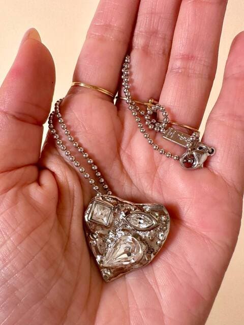Collier argento con ciondolo a forma di cuore e cristalli incastonati “Yves Saint Laurent”