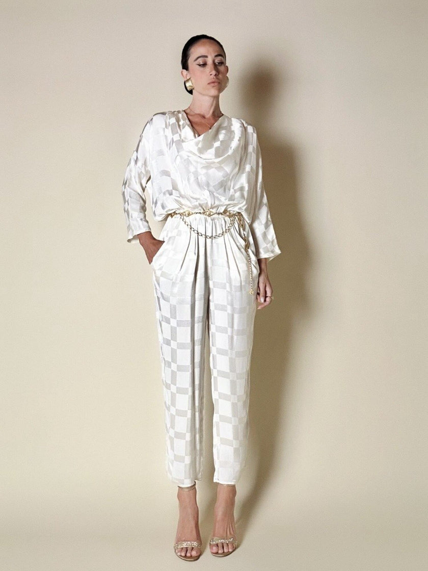Jumpsuit vintage Spengler Mode in viscosa jacquard avorio con scollo drappeggiato