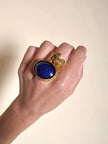 Anello Yves Saint Laurent Arty Ring con cabochon blu effetto Lapislazzuli