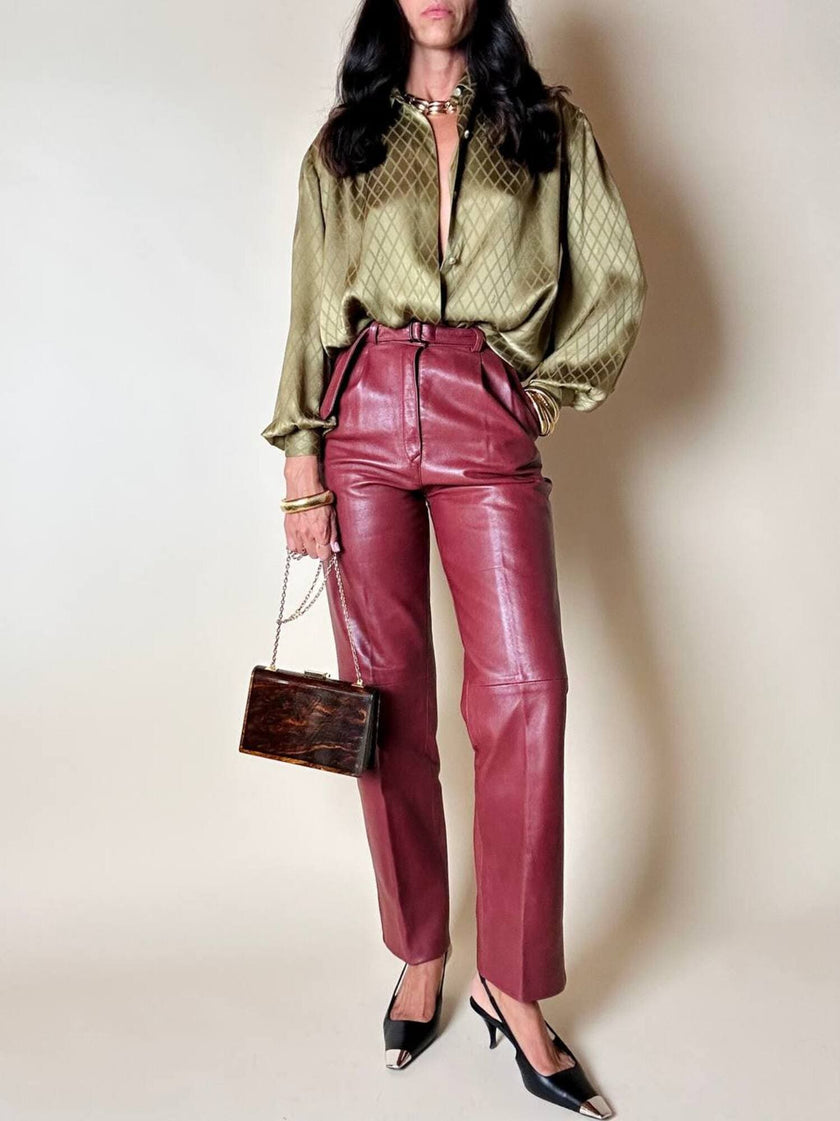 Pantalone in pelle mattone rosato a vita alta con pince e cintura in coordinato La Matta