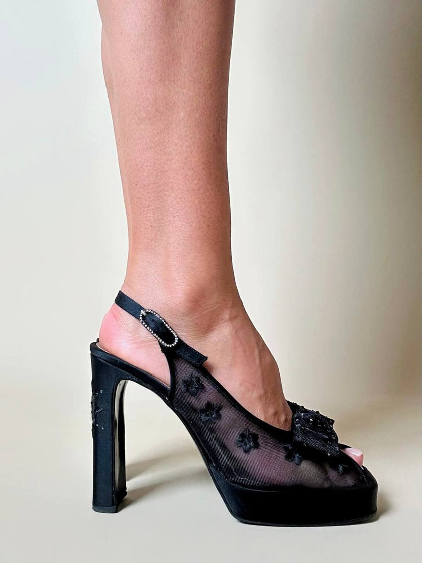 Slingback con plateau in raso di seta e rete ricamata “Gianni Versace”