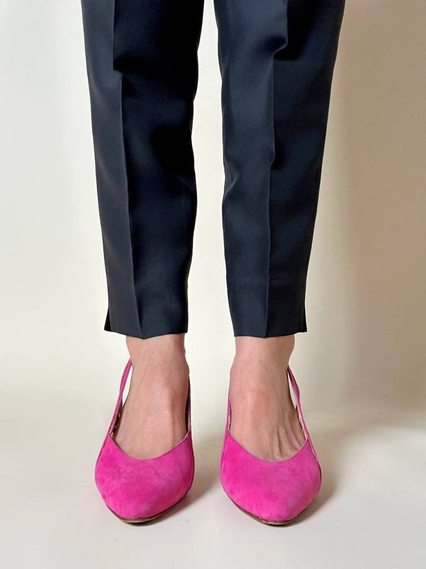Slingback in suede fucsia con dettaglio laserato “Valentino Garavani By René Caovilla”