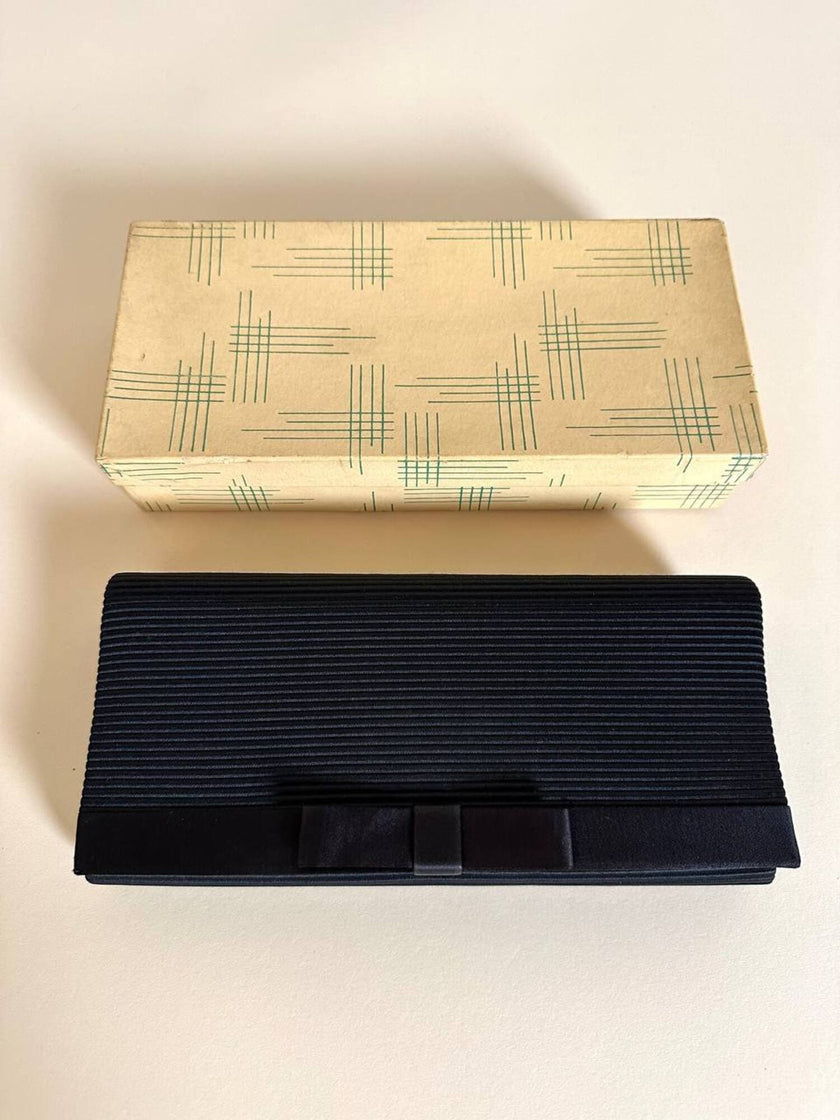 Pochette nera con fiocco in tessuto canneté