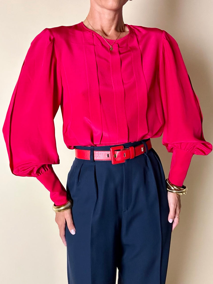 Cintura Yves Saint Laurent in pelle rossa con fibbia ricoperta e borchia dorata con logo YSL