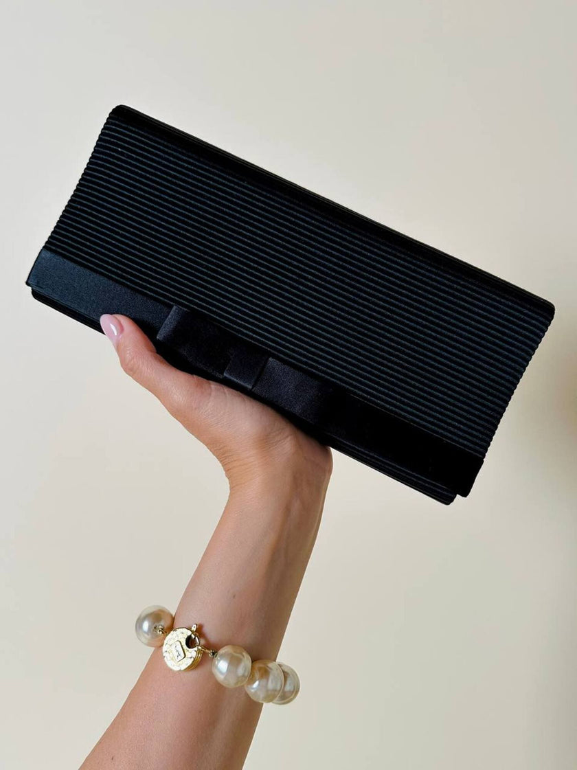 Pochette nera con fiocco in tessuto canneté