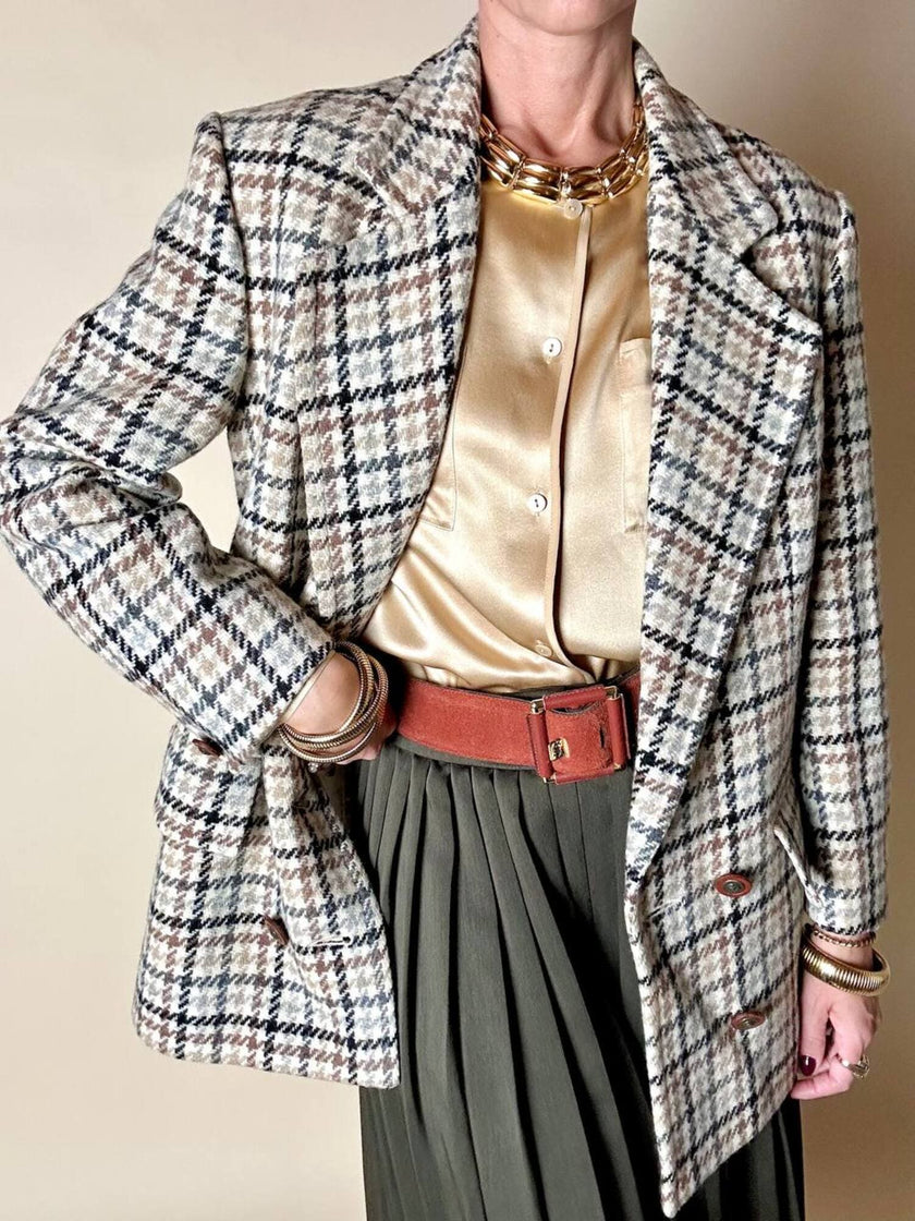 Camicia in raso di seta color champagne con bottoni i madreperla Carinissima
