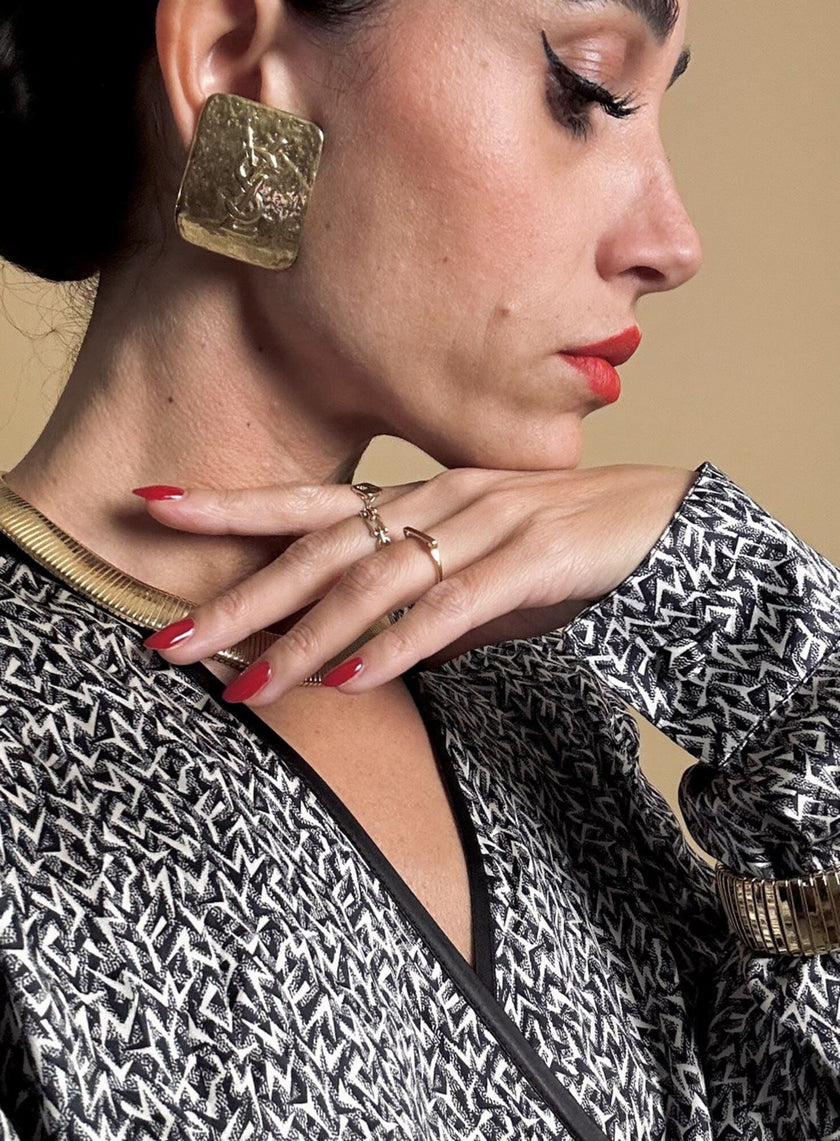 Maxi clip oro con logo “Yves Saint Laurent”