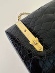 Borsa a bauletto in pelle stampa coccodrillo color testa di moro con manici a catena