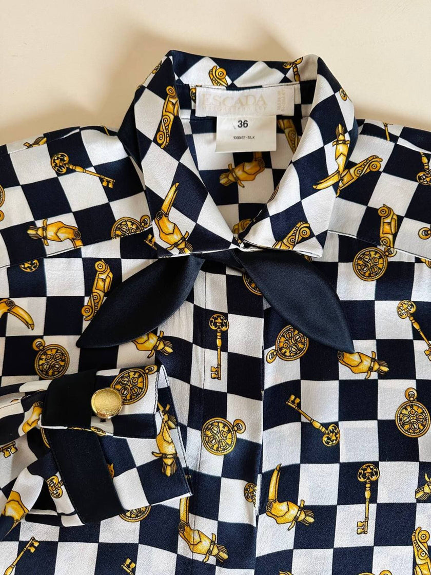 Camicia in raso di seta a scacchi con fiocco al collo “Escada”