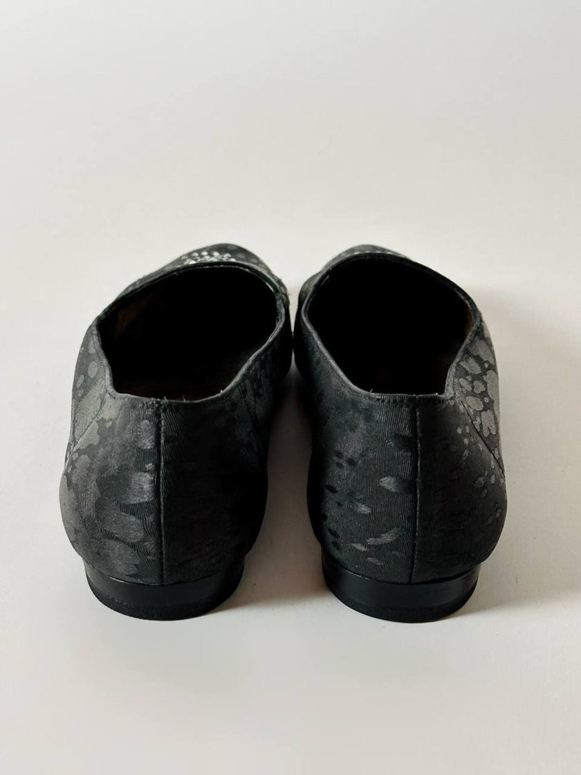 Ballerine slipper Yves Saint Laurent jacquard in tela nera animalier con monogramma YSL in strass