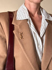 Spilla logo Yves Saint Laurent color oro