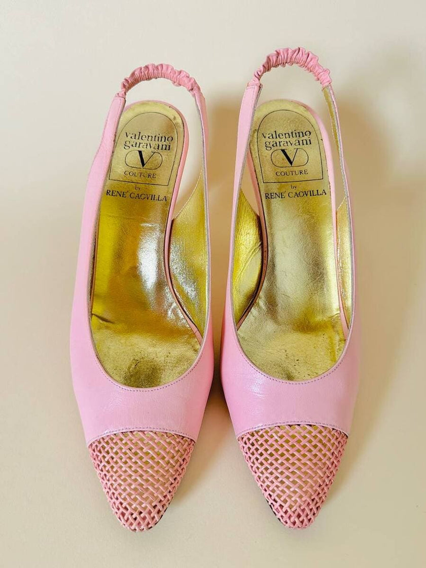 Slingback in pelle rosa con punta traforata “Valentino Garavani” by René Caovilla