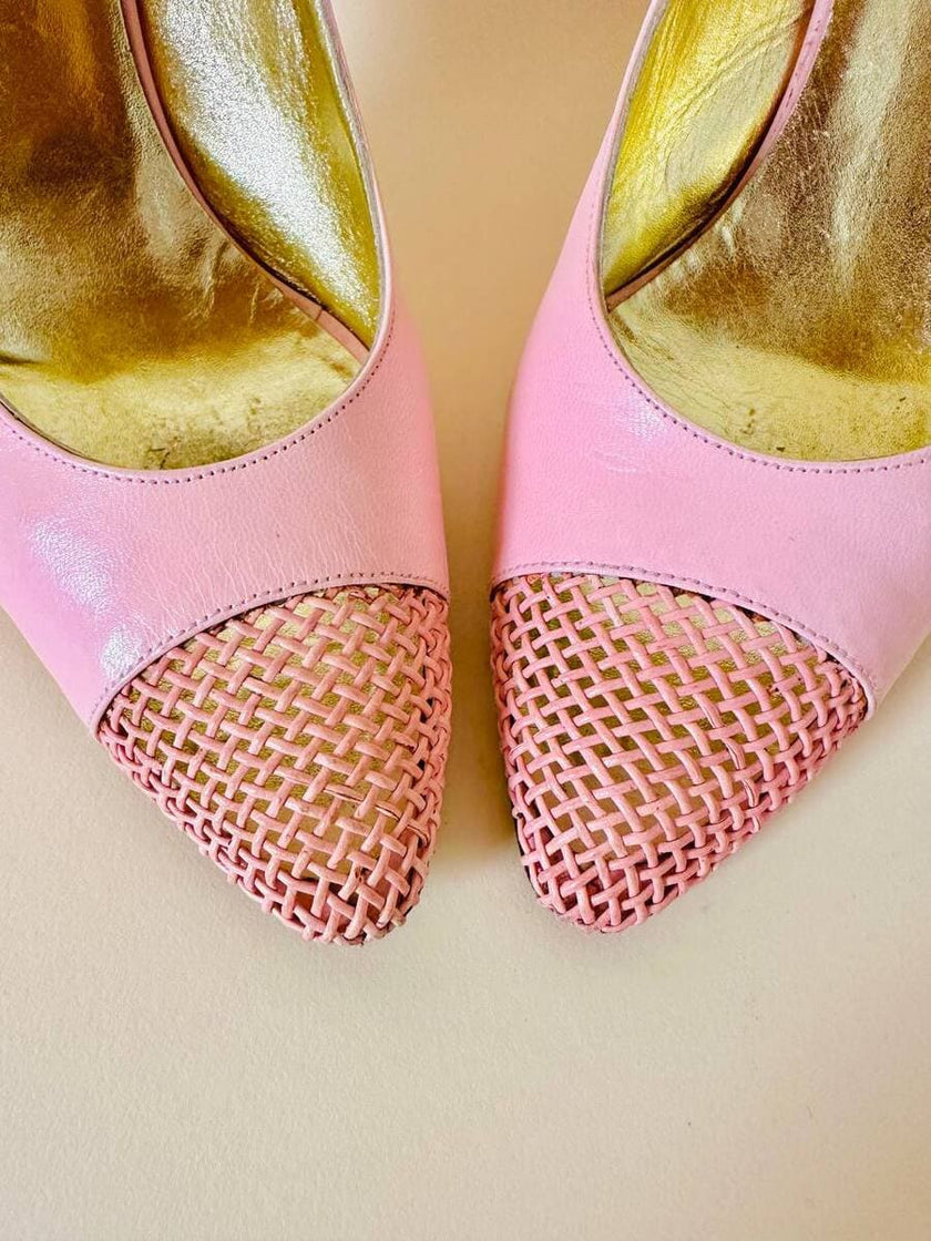 Slingback in pelle rosa con punta traforata “Valentino Garavani” by René Caovilla