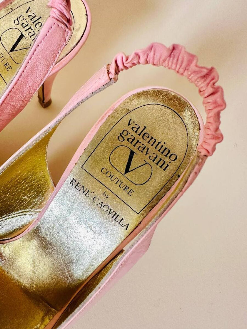 Slingback in pelle rosa con punta traforata “Valentino Garavani” by René Caovilla