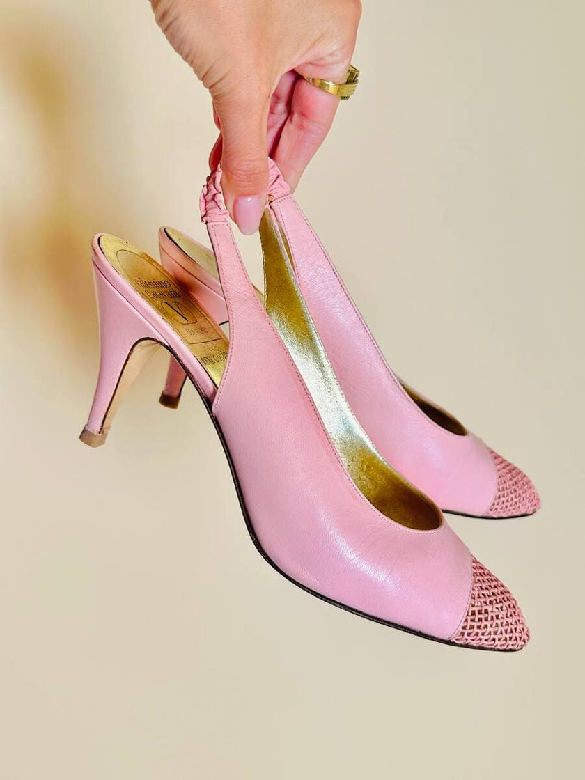 Slingback in pelle rosa con punta traforata “Valentino Garavani” by René Caovilla