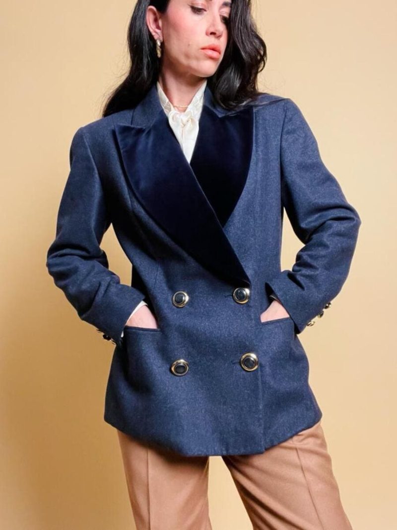 Blazer aristocratico in lana mélange e velluto blu di Prussia con bottoni gioiello “Gianluca Gabrielli”